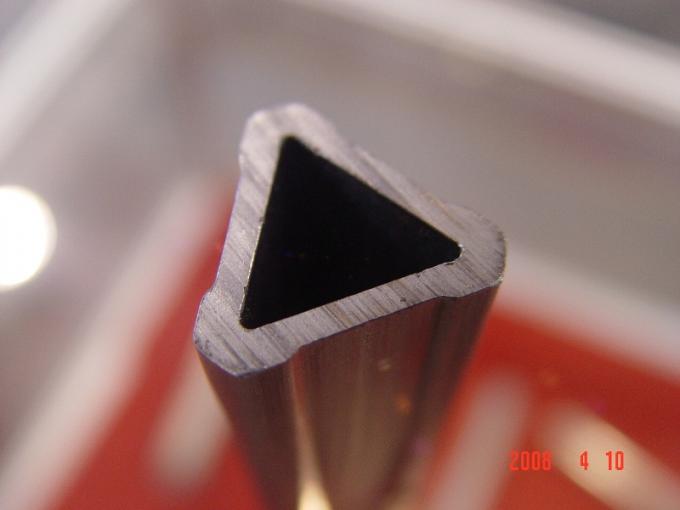 Fábrica de aço dos tubos do triângulo