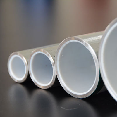 Bom preço. Choque o diâmetro magro revestido soldado resistente 28mm do tubo do PE on-line